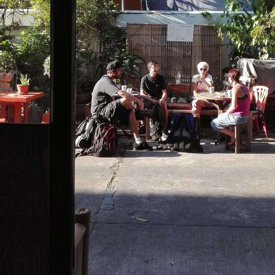 Sla Bar N'Bed Pansiyon Bangkok Dış mekan fotoğraf